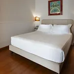 Milton Hotel 4*