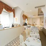 Milton Hotel 4*