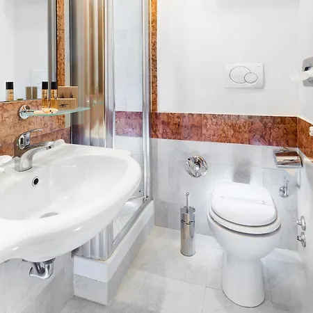 Milton Hotel 4*