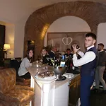 Milton Отель