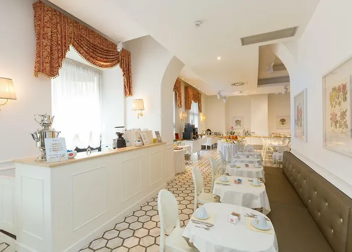 Milton Hotel 4*